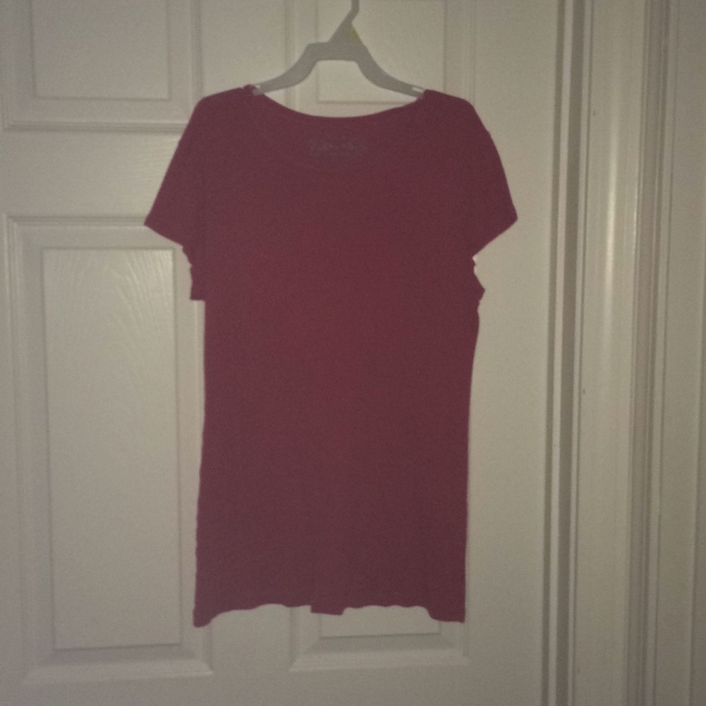 Plain red t shirt